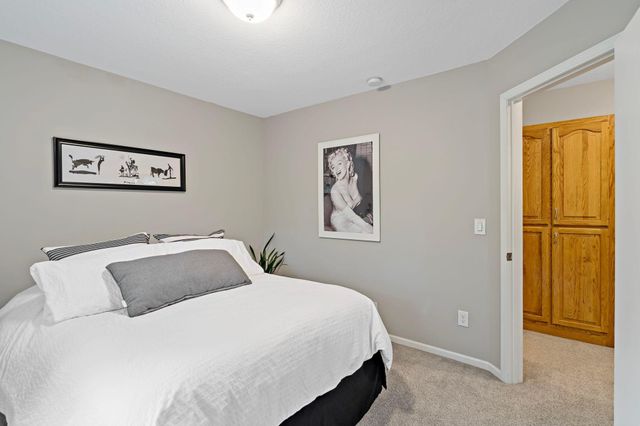 842 Sterling Street S, Maplewood, MN 55119