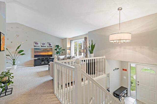 842 Sterling Street S, Maplewood, MN 55119