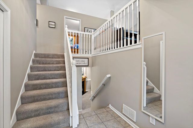 842 Sterling Street S, Maplewood, MN 55119