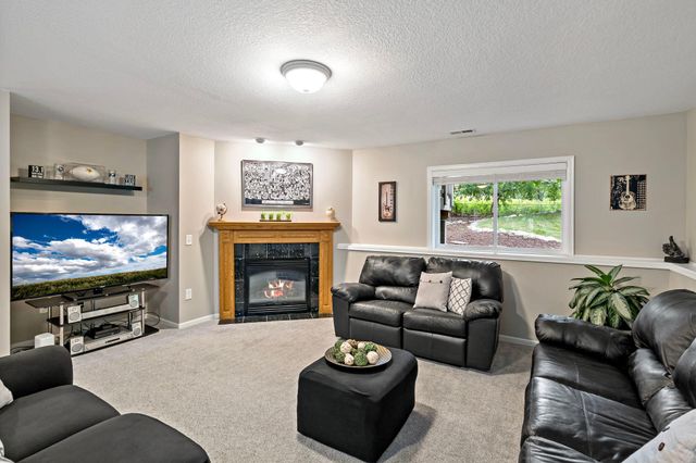 842 Sterling Street S, Maplewood, MN 55119