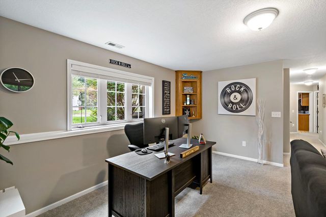 842 Sterling Street S, Maplewood, MN 55119