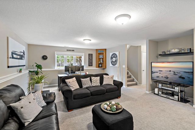 842 Sterling Street S, Maplewood, MN 55119