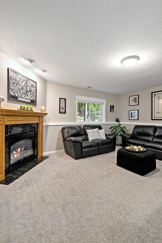 842 Sterling Street S, Maplewood, MN 55119