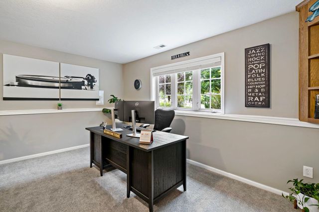 842 Sterling Street S, Maplewood, MN 55119