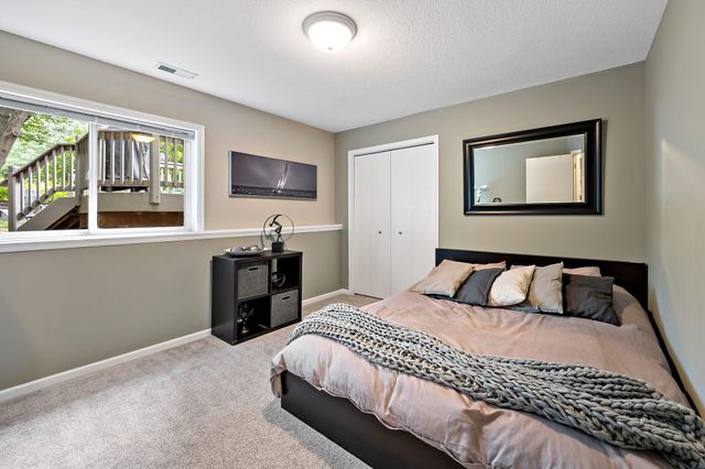 842 Sterling Street S, Maplewood, MN 55119