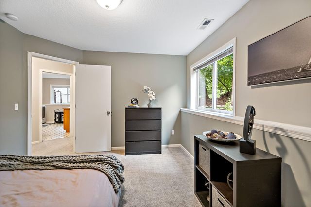 842 Sterling Street S, Maplewood, MN 55119
