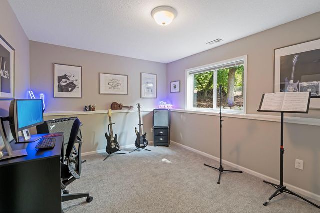 842 Sterling Street S, Maplewood, MN 55119