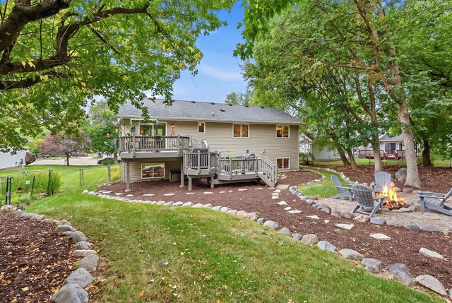 842 Sterling Street S, Maplewood, MN 55119