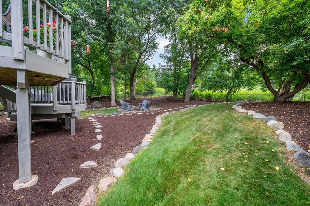 842 Sterling Street S, Maplewood, MN 55119