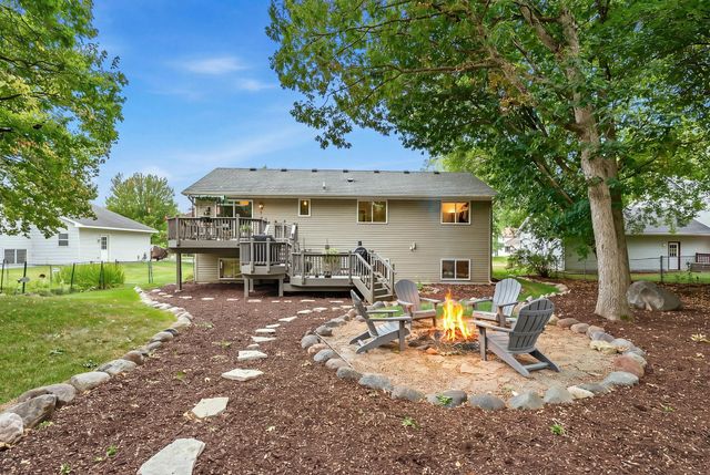 842 Sterling Street S, Maplewood, MN 55119