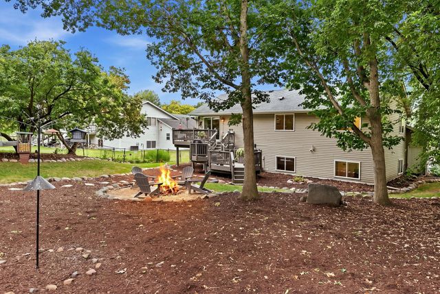 842 Sterling Street S, Maplewood, MN 55119