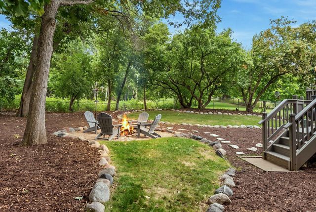 842 Sterling Street S, Maplewood, MN 55119