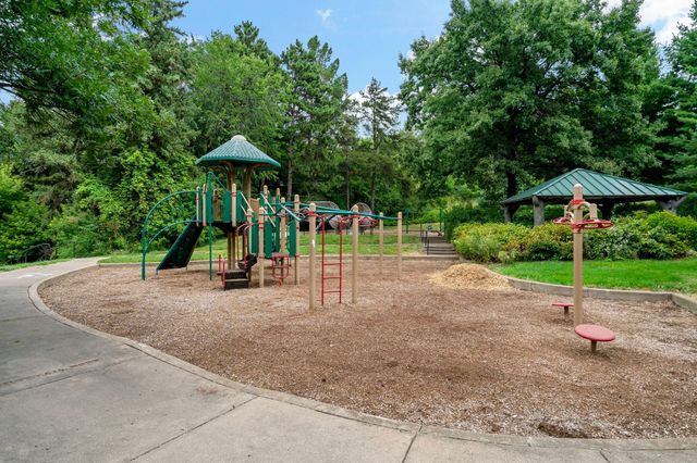 842 Sterling Street S, Maplewood, MN 55119