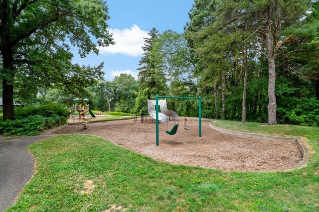 842 Sterling Street S, Maplewood, MN 55119