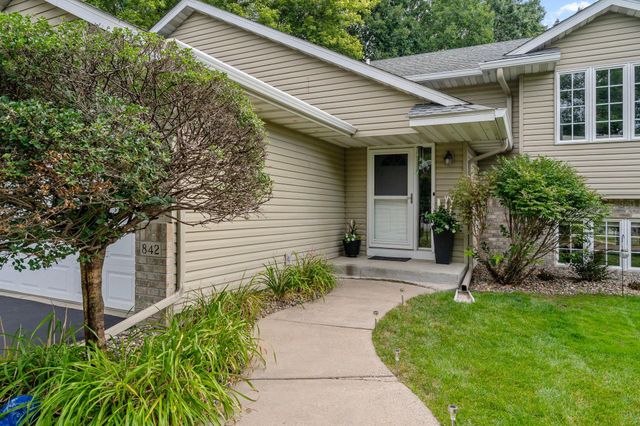 842 Sterling Street S, Maplewood, MN 55119
