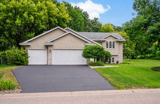 842 Sterling Street S, Maplewood, MN 55119