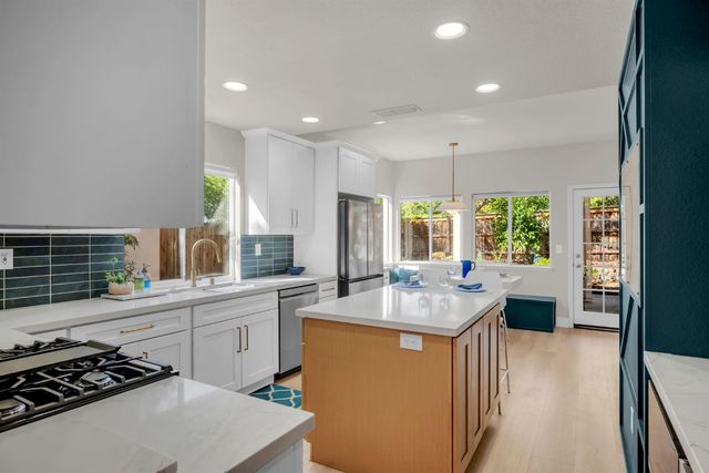 108 Sedgeford Ct, Folsom, CA 95630
