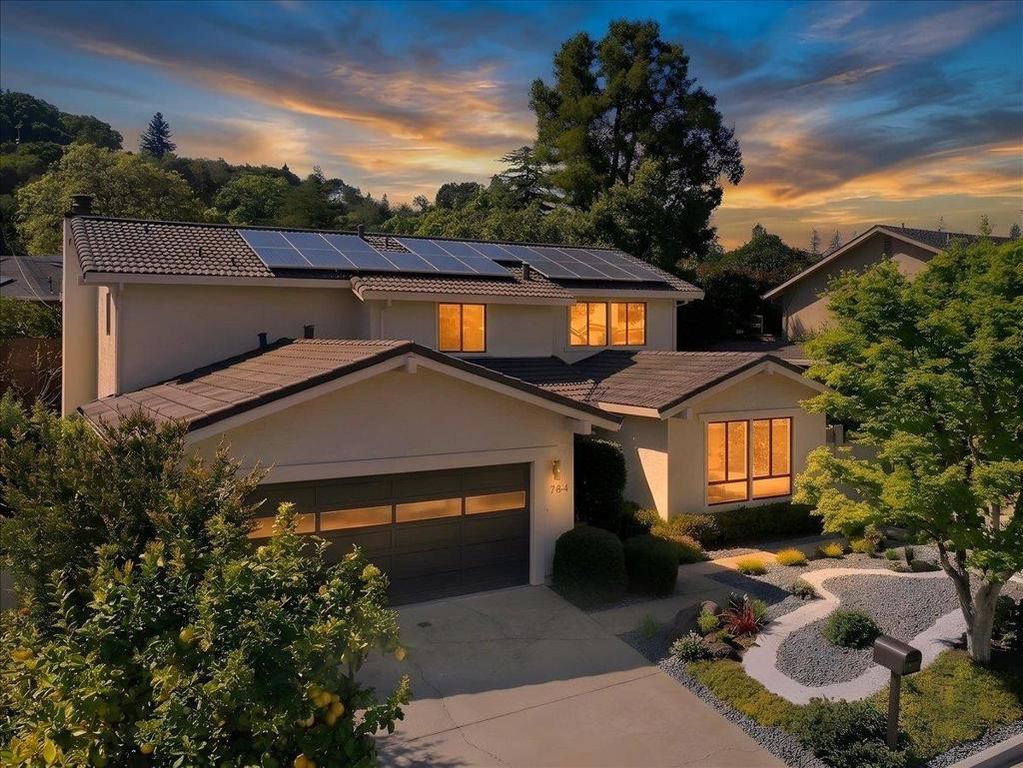 Image 2 of property listing at 764 Bain Place, Redwood City, CA 94062