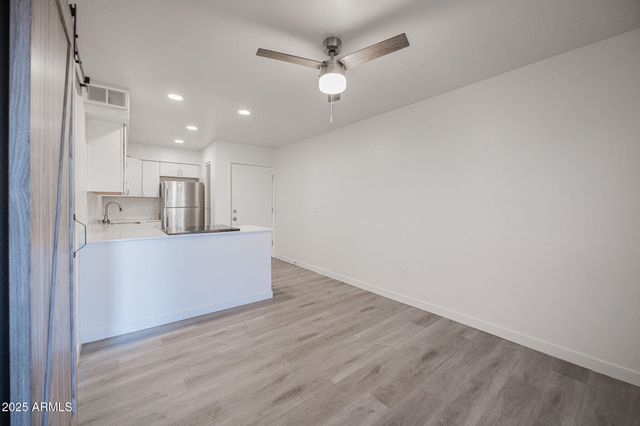 3131 W COCHISE Drive 129, Phoenix, AZ 85051