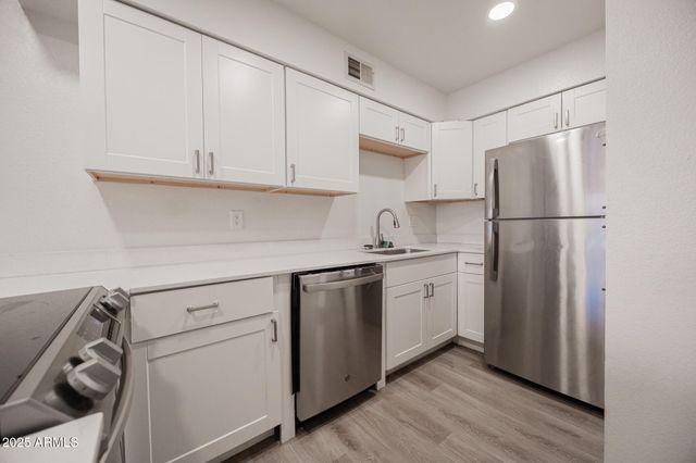 3131 W COCHISE Drive 129, Phoenix, AZ 85051