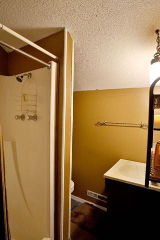 220 E Berkeley Street, Springfield, MO 65807