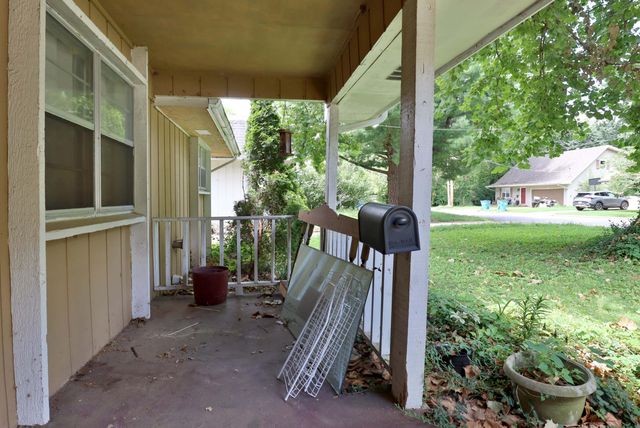 220 E Berkeley Street, Springfield, MO 65807