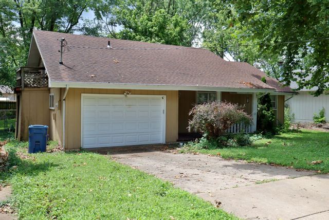 220 E Berkeley Street, Springfield, MO 65807