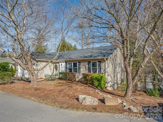 869 Sandburg Terrace, Hendersonville, NC 28791