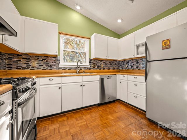 869 Sandburg Terrace, Hendersonville, NC 28791