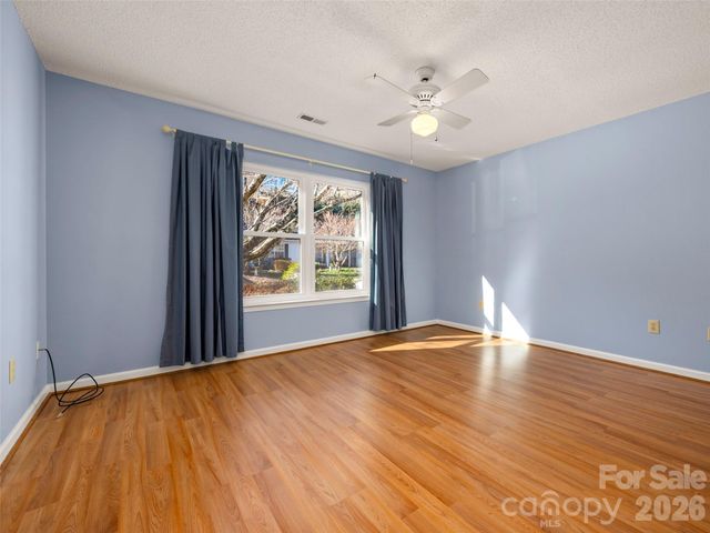 869 Sandburg Terrace, Hendersonville, NC 28791