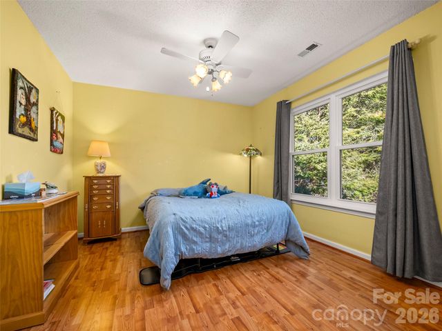 869 Sandburg Terrace, Hendersonville, NC 28791