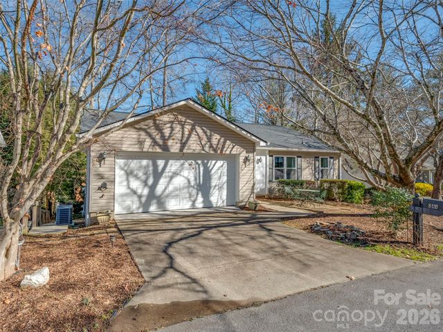 869 Sandburg Terrace, Hendersonville, NC 28791