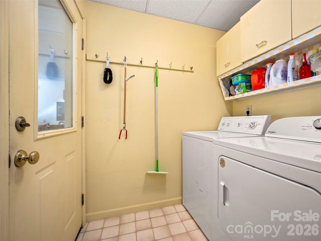 869 Sandburg Terrace, Hendersonville, NC 28791