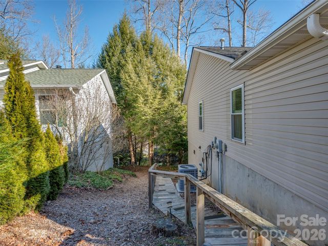 869 Sandburg Terrace, Hendersonville, NC 28791
