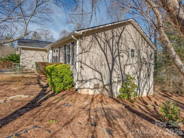 869 Sandburg Terrace, Hendersonville, NC 28791