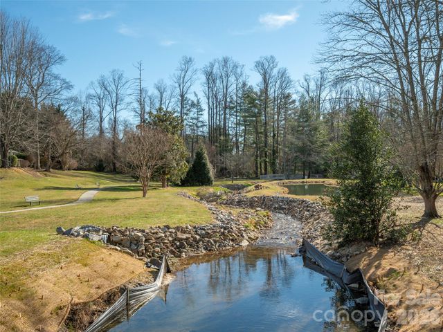 869 Sandburg Terrace, Hendersonville, NC 28791