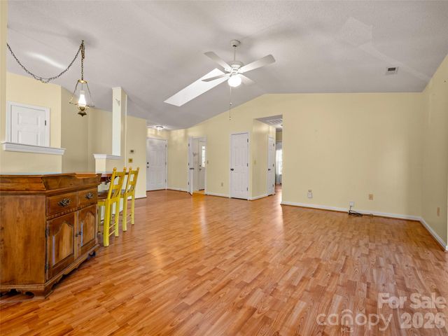 869 Sandburg Terrace, Hendersonville, NC 28791