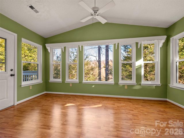 869 Sandburg Terrace, Hendersonville, NC 28791