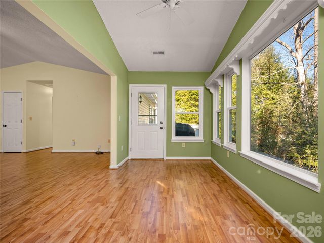 869 Sandburg Terrace, Hendersonville, NC 28791