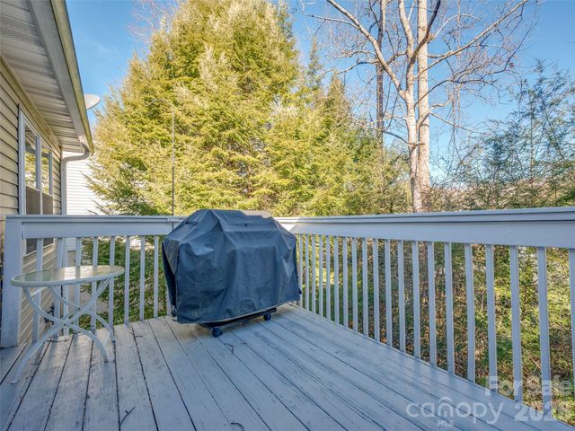 869 Sandburg Terrace, Hendersonville, NC 28791