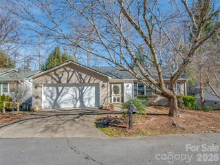 869 Sandburg Terrace, Hendersonville, NC 28791