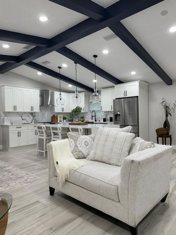2596 COLUMBUS WAY S, St Petersburg, FL 33712