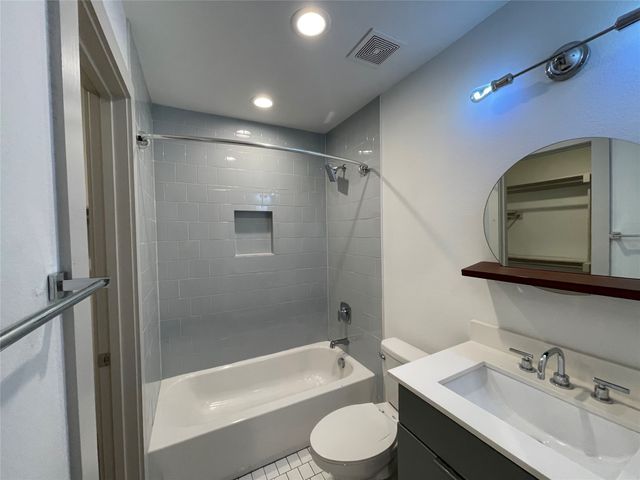 5520 Gaston Avenue 202, Dallas, TX 75214