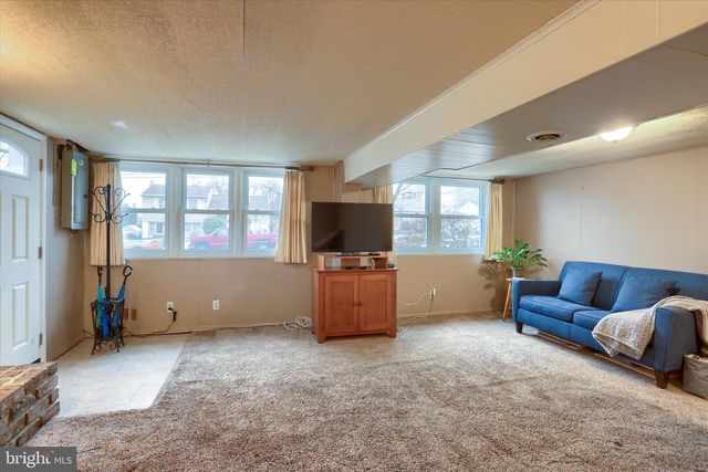 113 E WOODLAND DR, Mechanicsburg, PA 17055