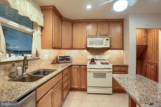 113 E WOODLAND DR, Mechanicsburg, PA 17055