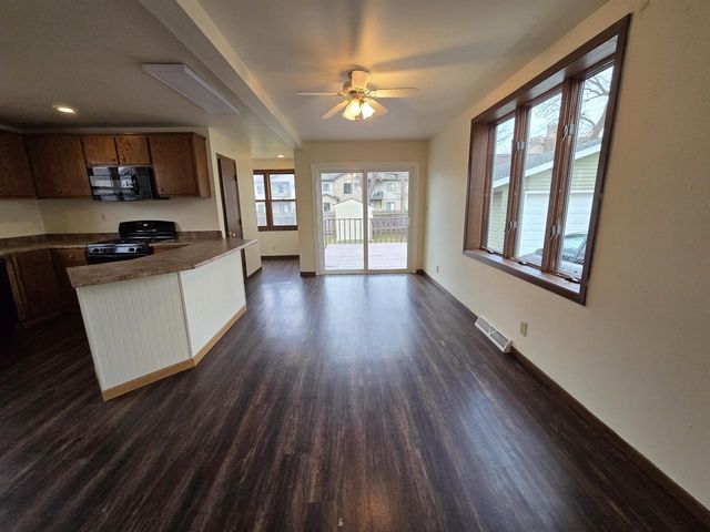 526 CENTRAL STREET, Oshkosh, WI 54901