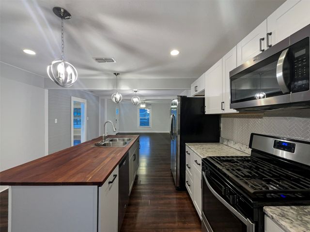 212 N 4th Street, Sanger, TX 76266