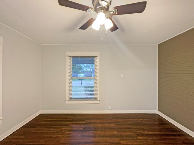 212 N 4th Street, Sanger, TX 76266