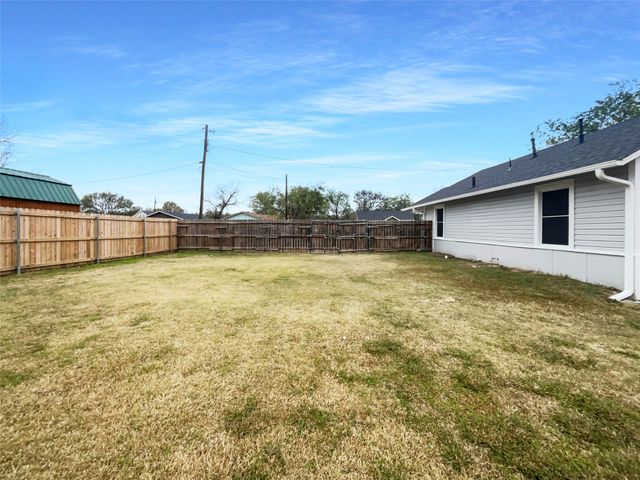 212 N 4th Street, Sanger, TX 76266