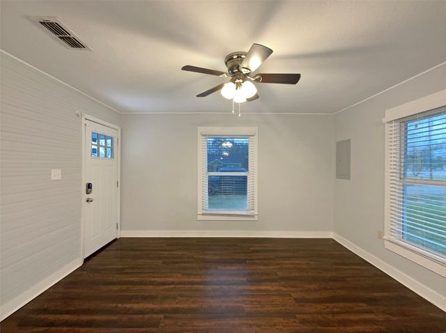 212 N 4th Street, Sanger, TX 76266